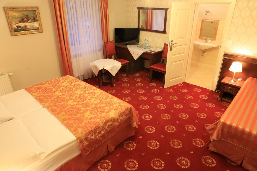 Hotel Kopernik ชีโคชีแนค ภายนอก รูปภาพ