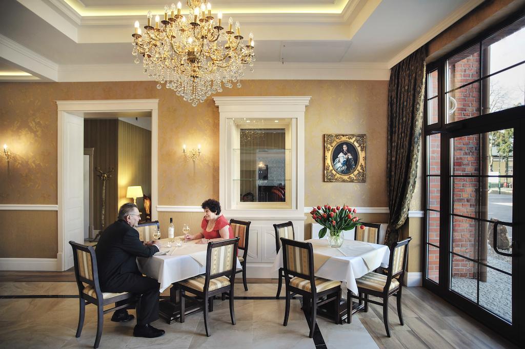 Hotel Kopernik ชีโคชีแนค ภายนอก รูปภาพ