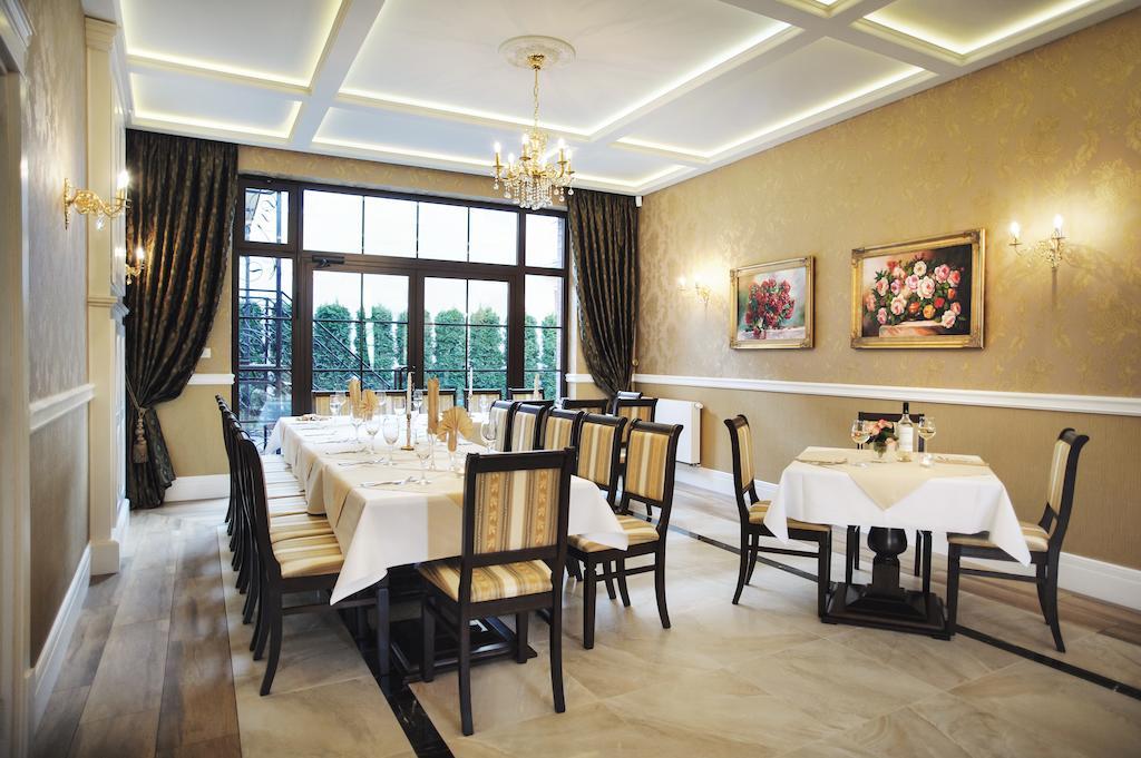 Hotel Kopernik ชีโคชีแนค ภายนอก รูปภาพ